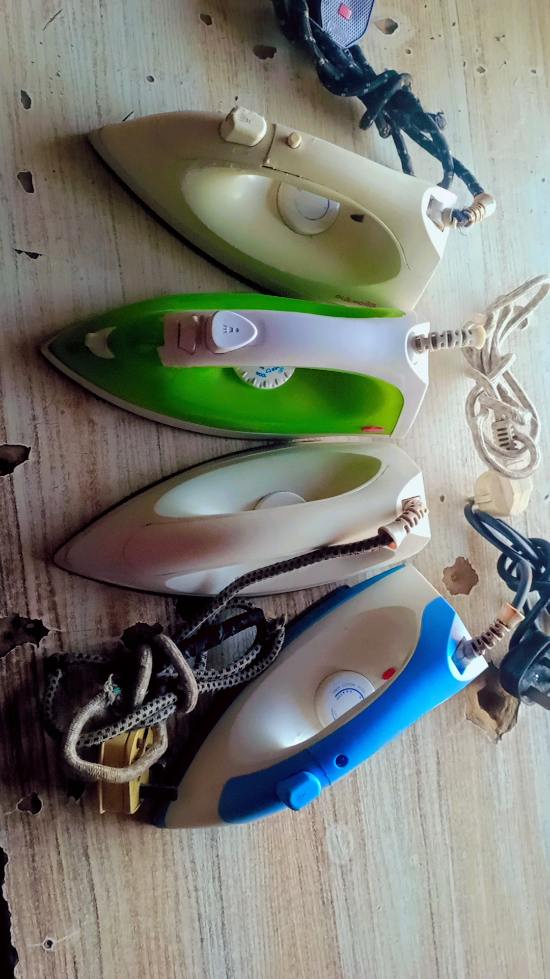 Electric pressing iron
